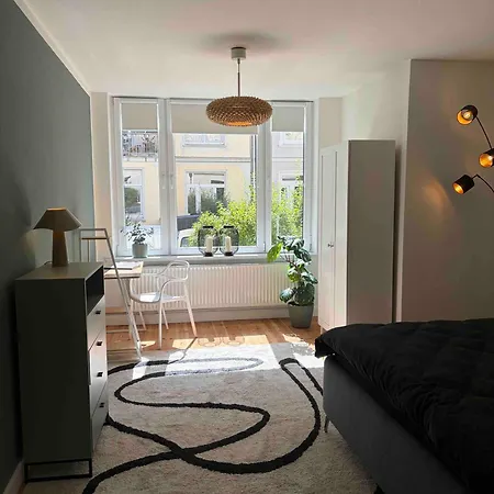 Rum i privatbostad Boutique Balkon Mit Zwei Zimmern *