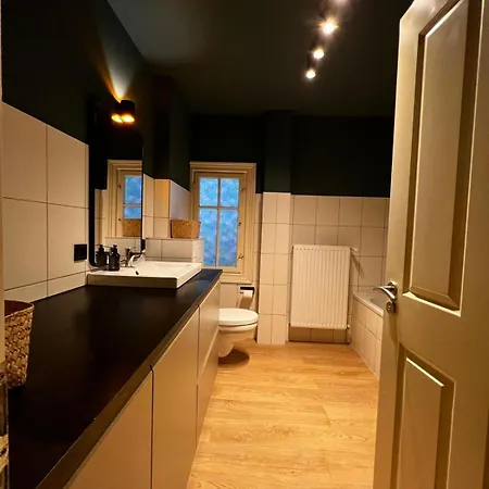 Boutique Balkon Mit Zwei Zimmern Rum i privatbostad