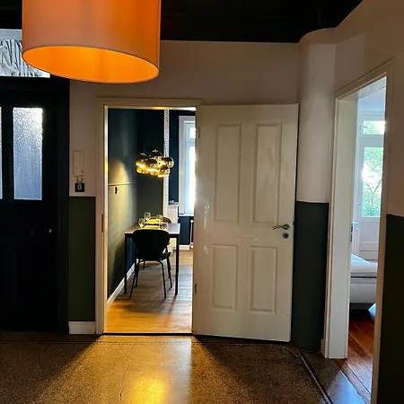 Rum i privatbostad Boutique Balkon Mit Zwei Zimmern *